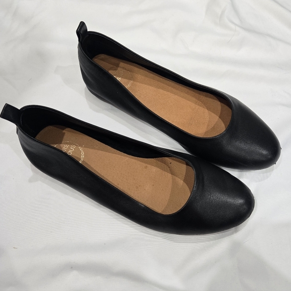 Andre Assous Shoes - Andre Assous Black Nalah Leather Flats Size 9